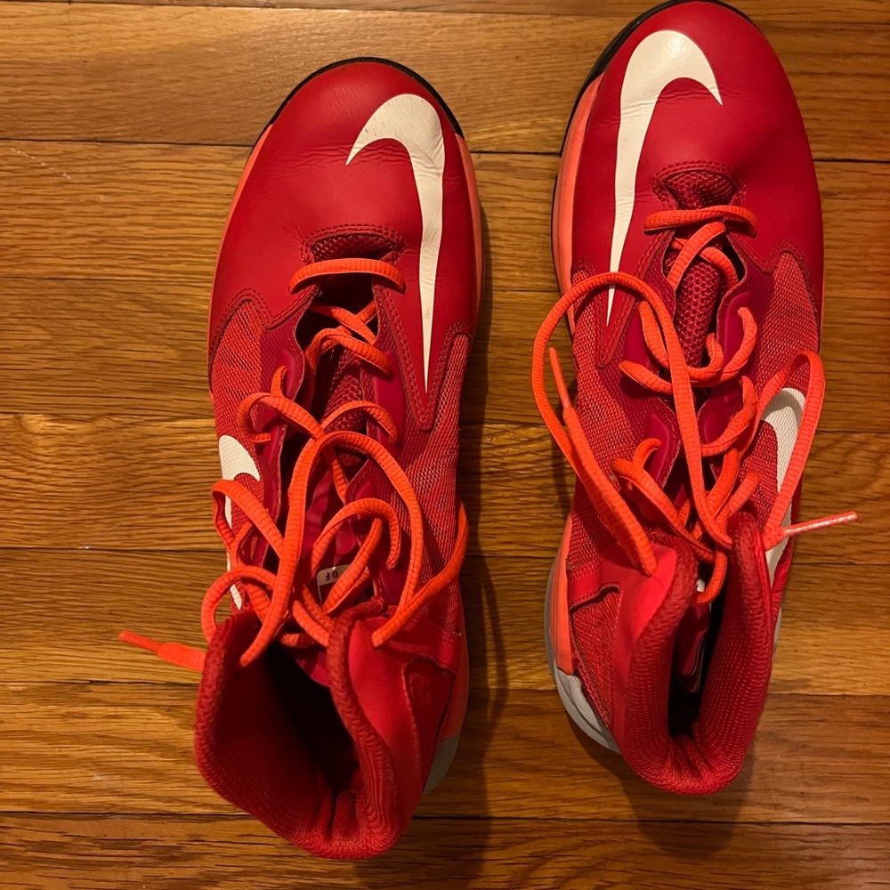 Men’s 8.5 Nike Basketball Sneakers